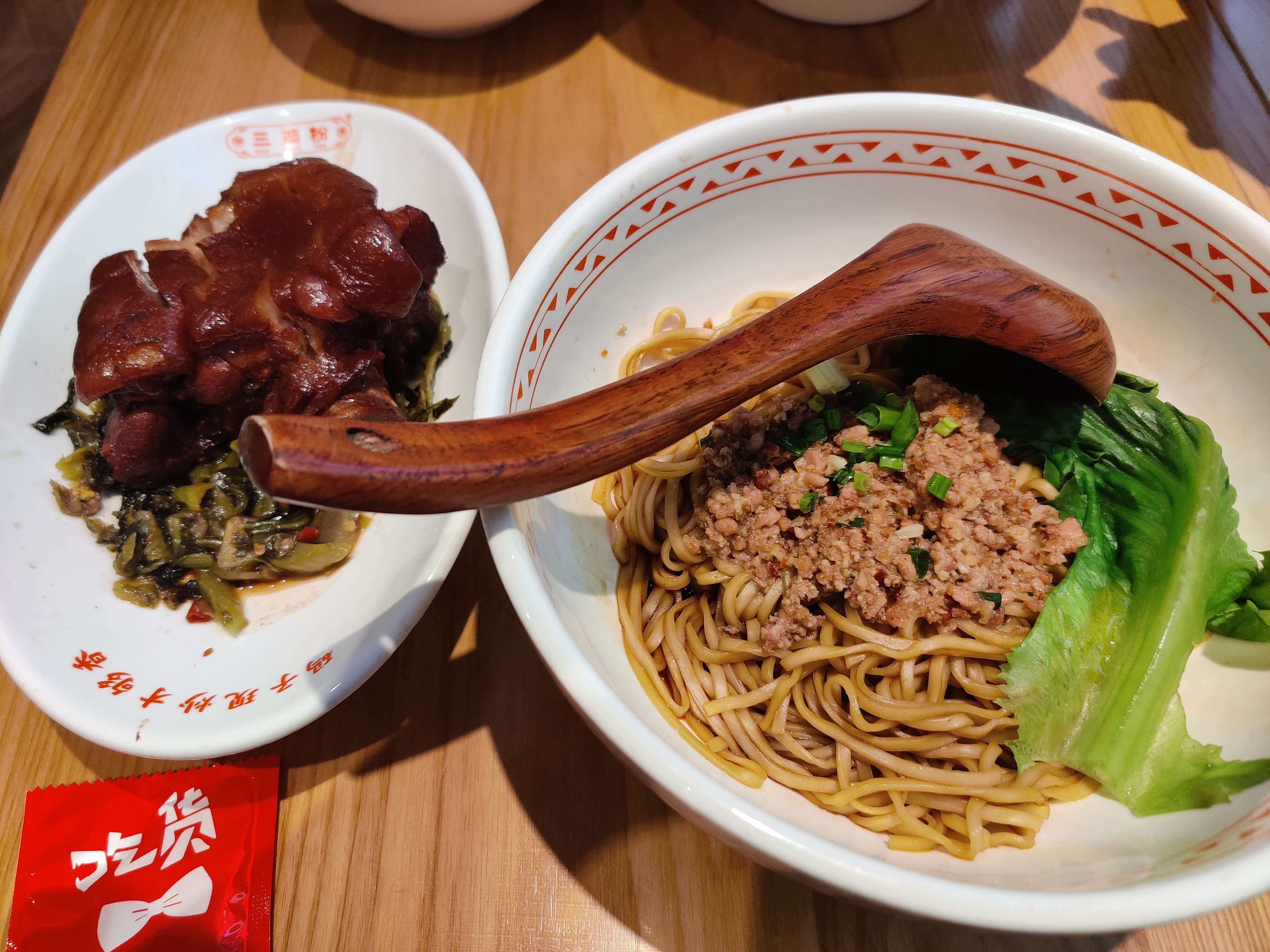 卤猪手 + 老长沙肉沫拌面