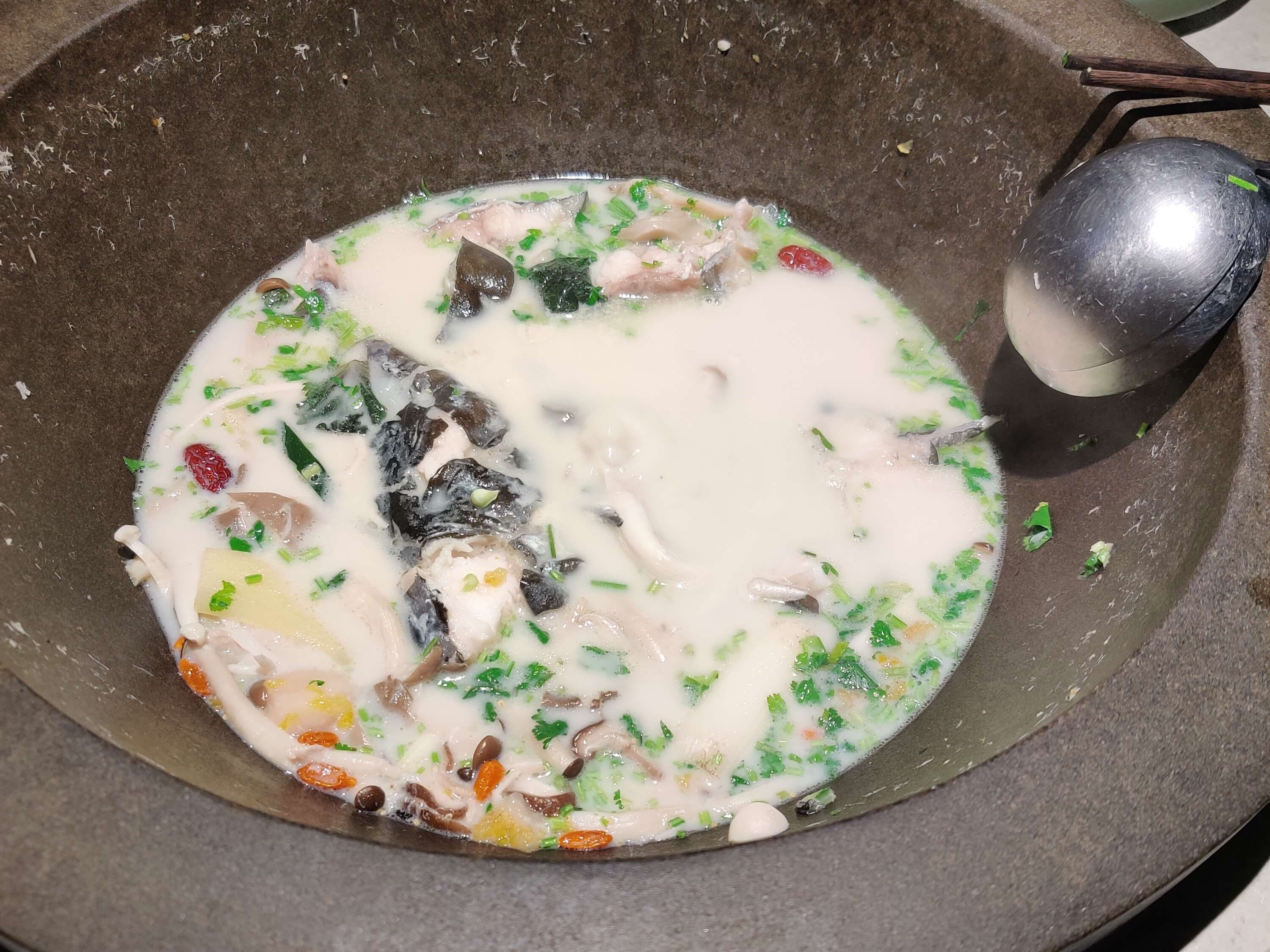 养生菌菇锅 + 两斤几嘅江团鱼
